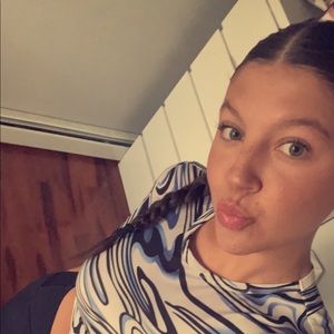 Meet your Posher, Olivia